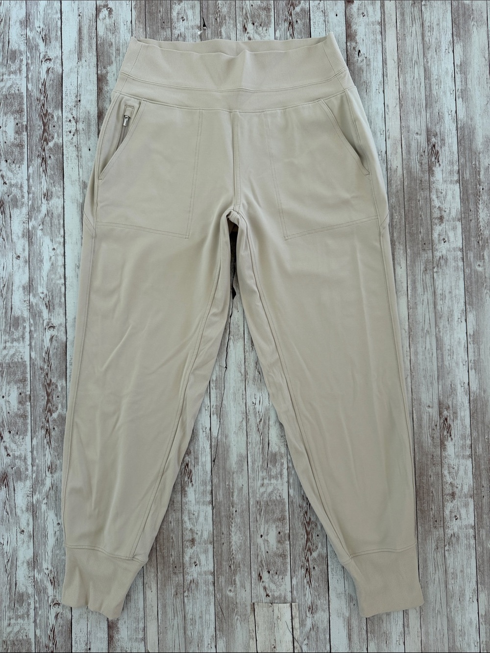 Athleta Venice High Rise Jogger sz Medium Beige Zip Pockets Stretch Comfort